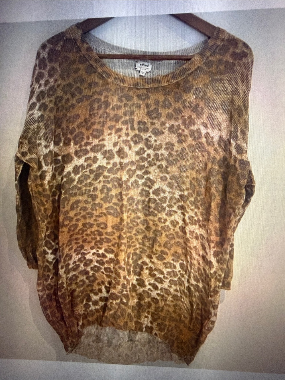Aritzia Wilfred Women Animal Print 3/4 Sleeve Hi Low Oversize Top Size M